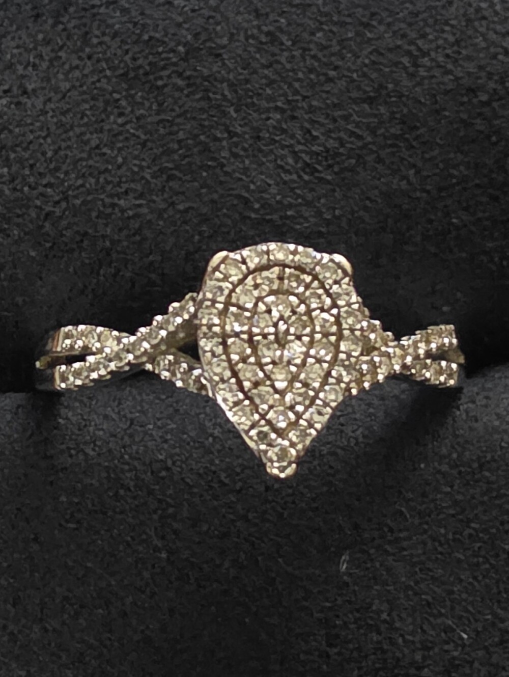 10k Diamond White Gold Ring